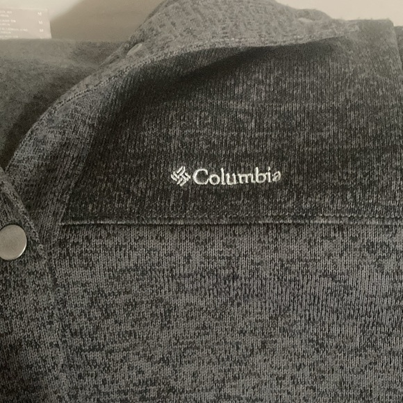 BNWOT - women’s medium Columbia sweater! Button up cardigan. Asking $40 obo - Picture 2 of 6